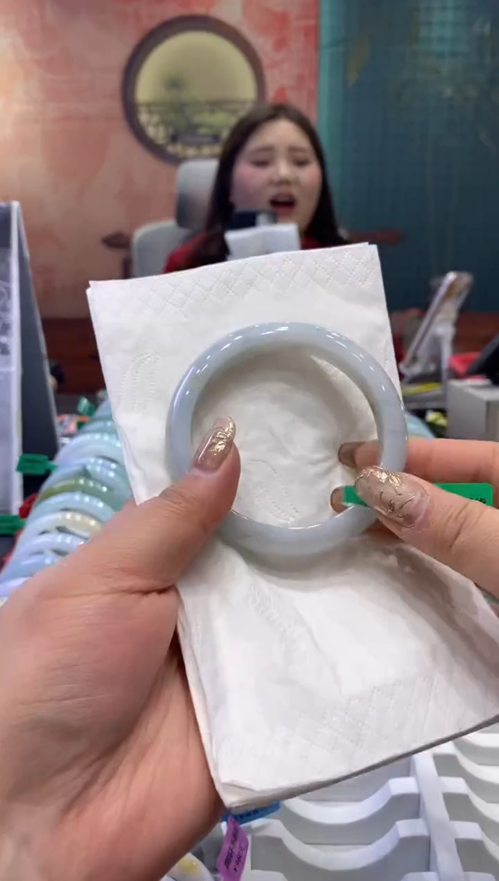 【闪购商品】翡翠手镯未镶嵌多人0012115