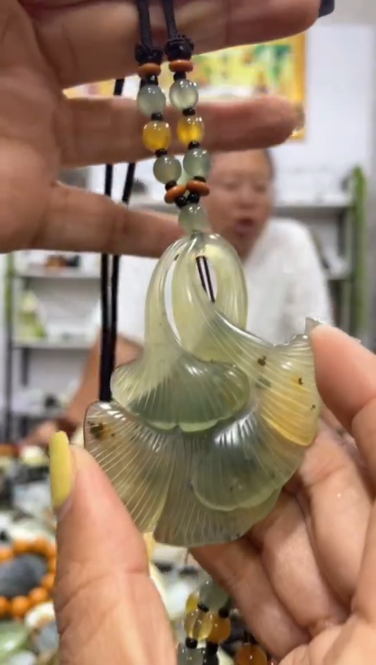 未镶嵌岫玉吊坠 