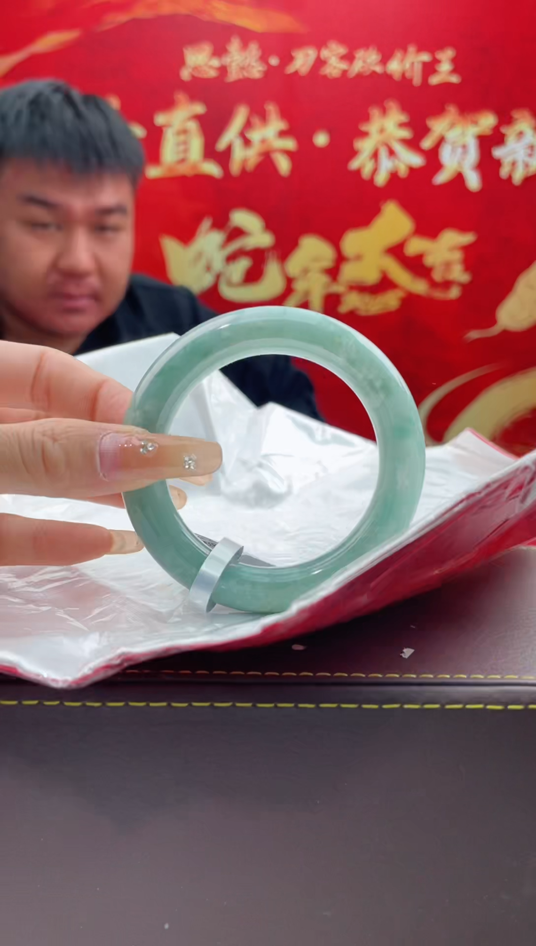 【闪购商品】翡翠手镯未镶嵌10翡翠手镯（微瑕）