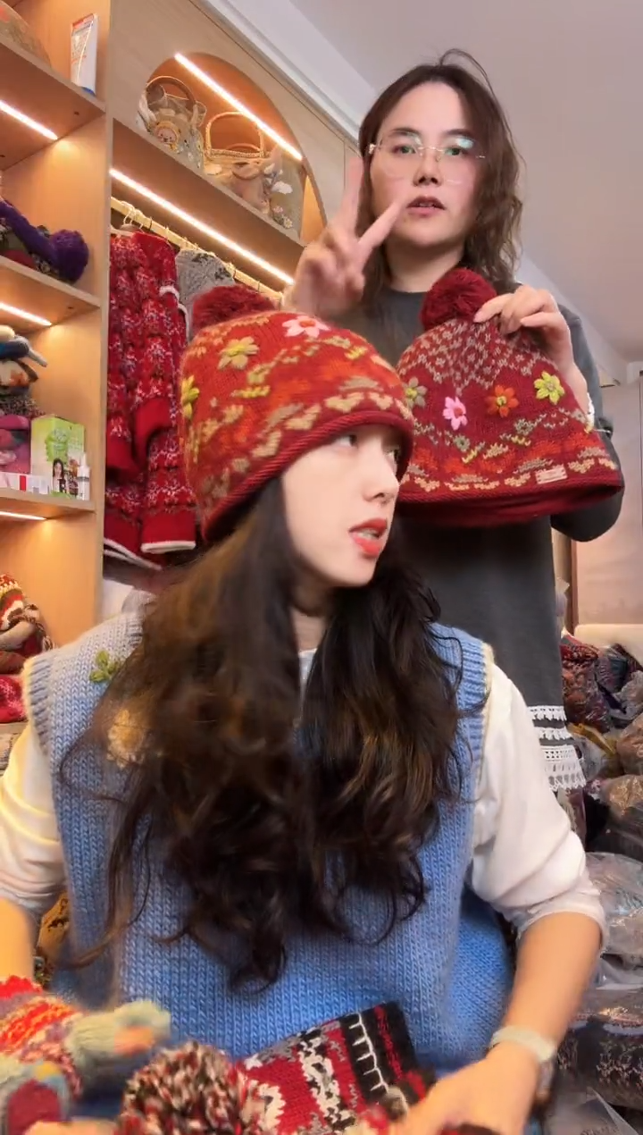 羊毛新年款安哥拉红刺绣单球帽