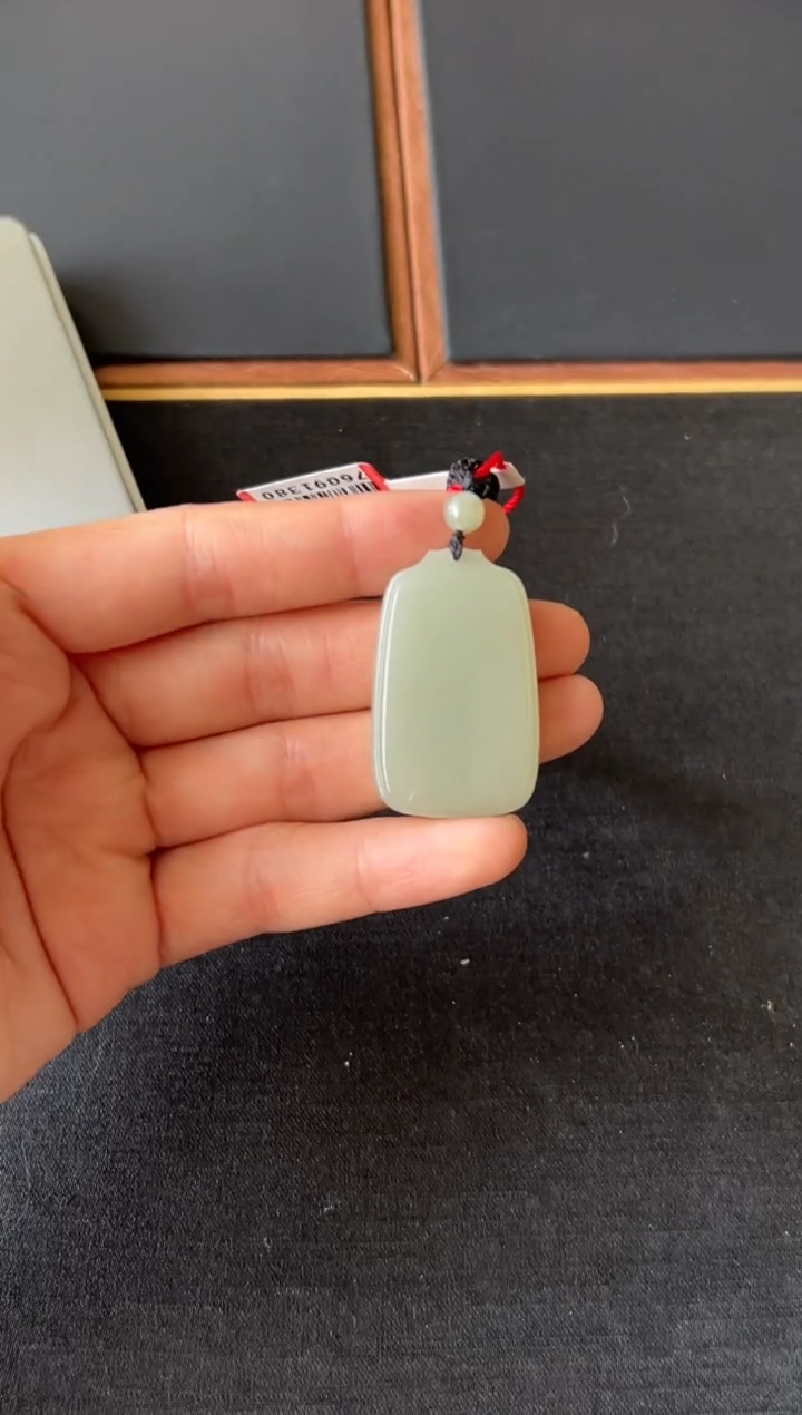 【闪购商品】和田玉吊坠(赠链)未镶嵌且末微色差近矿