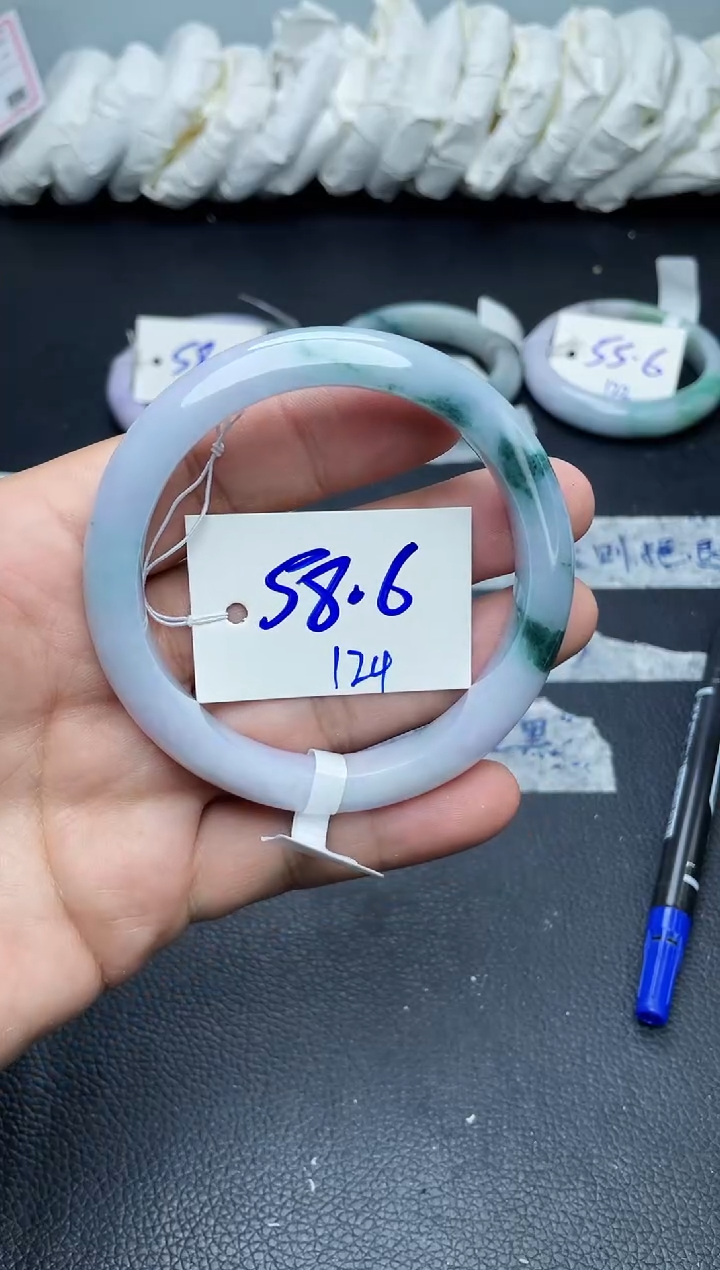 未镶嵌手镯翡翠124
