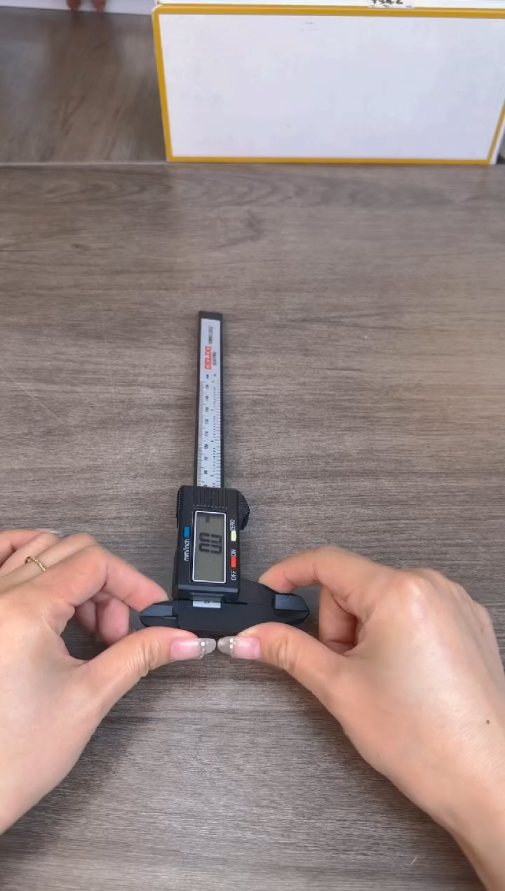 瓷片新号开播漏不停@@QQ18