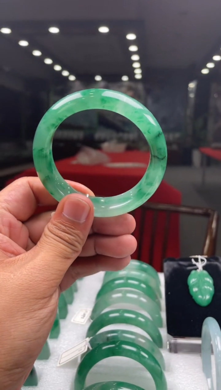 【闪购商品】石英质玉手镯未镶嵌手镯