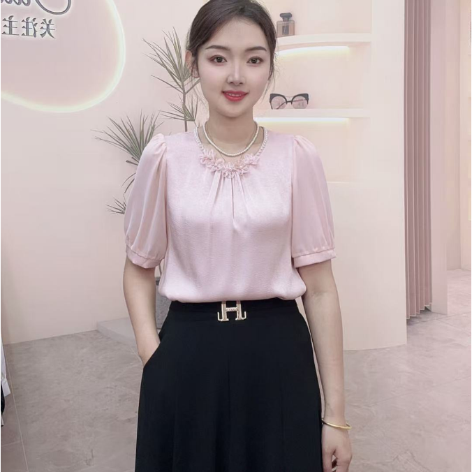 2025年夏季新款缎面设计感花朵钉珠圆领洋气女士短袖百搭显瘦衬衫