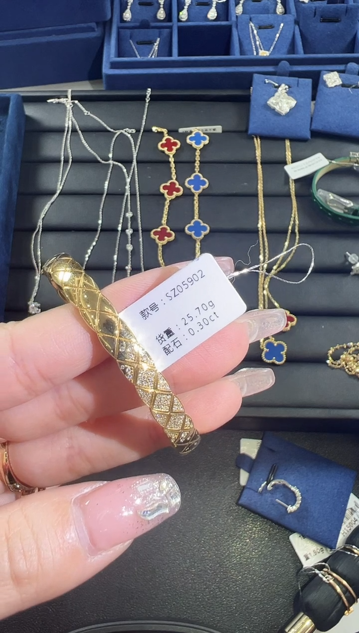 【闪购商品】钻石手镯18K金镶嵌COCO手镯hgt
