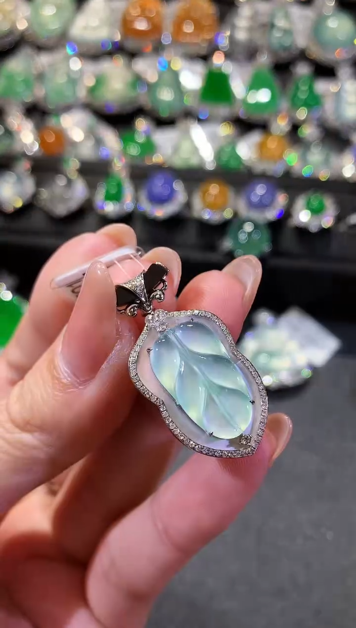 【闪购商品】翡翠吊坠(不含链)18K金镶嵌107-叶子