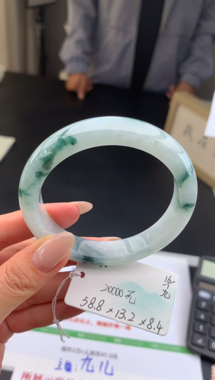 【闪购商品】翡翠手镯未镶嵌下单联系客服核对地址哦