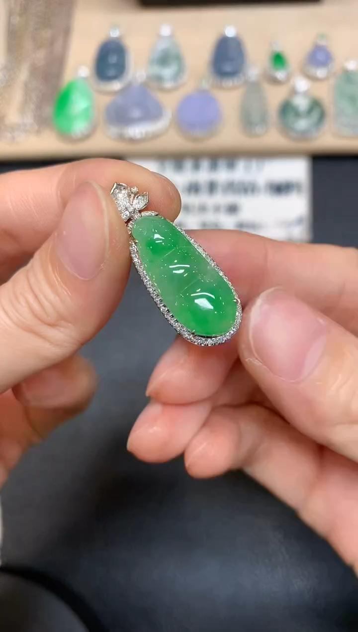 【闪购商品】翡翠吊坠(不含链)18K金镶嵌福豆【无服务费