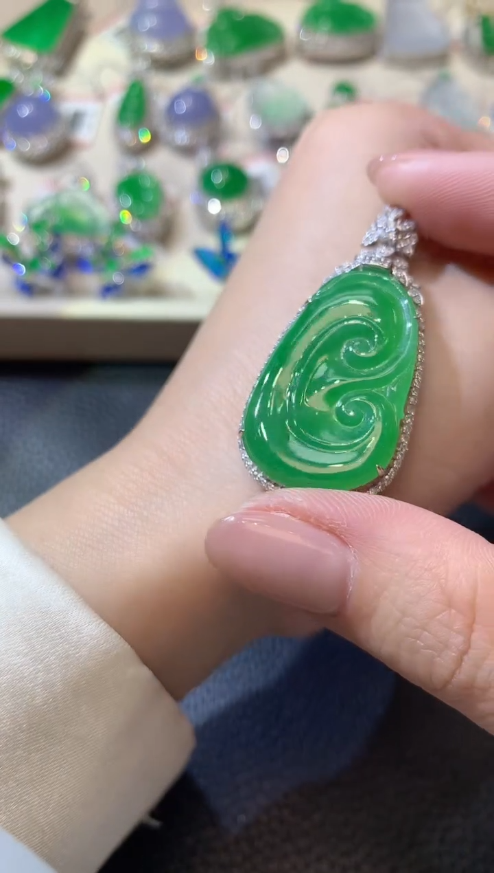 【闪购商品】翡翠吊坠(不含链)18K金镶嵌C58