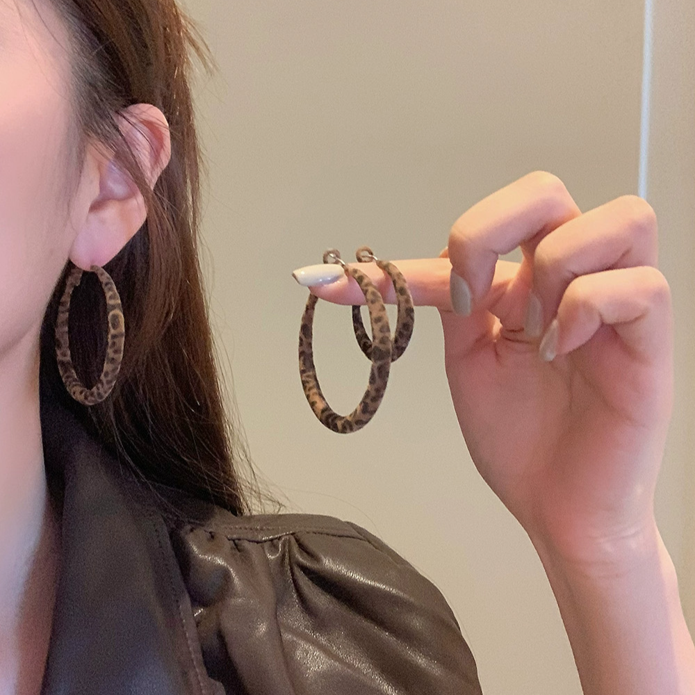 铜合金绒毛耳饰 秋冬复古轻奢植绒豹纹耳圈女气质港风ins耳环耳饰