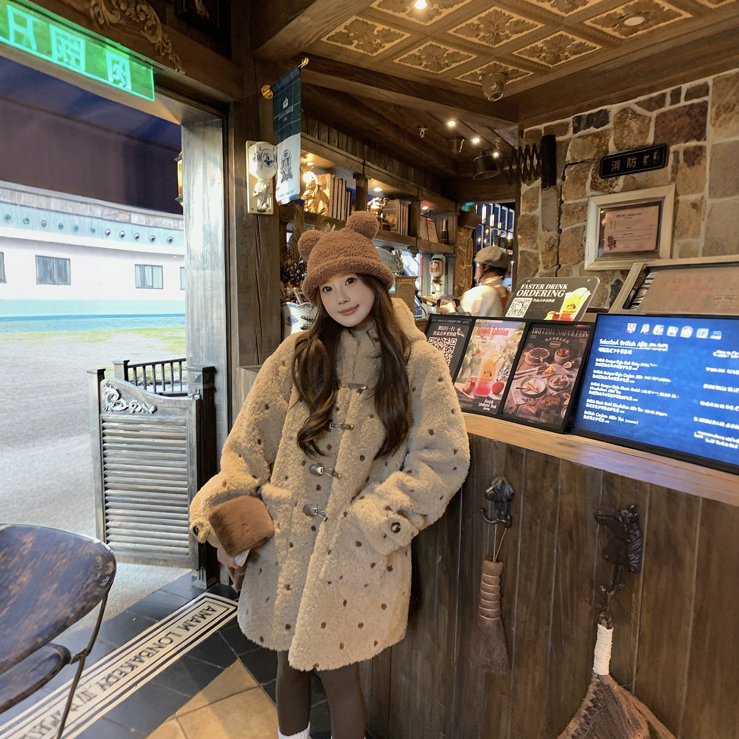 奶茶波点连帽毛毛外套女中长款韩版休闲皮毛一体洋气宽松保暖上衣