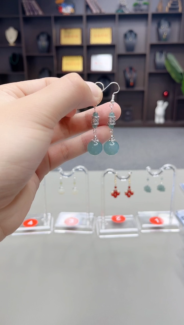 未镶嵌石英质玉（天山翠）耳钉42000