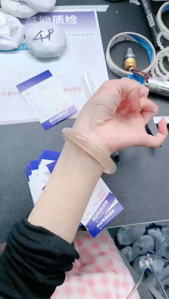 【闪购商品】石英质玉手镯未镶嵌 24J64-62