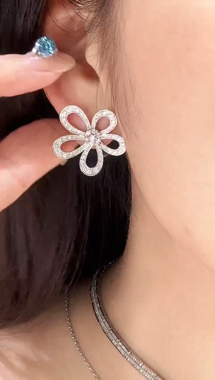 铂Pt950镶嵌耳饰钻石五花