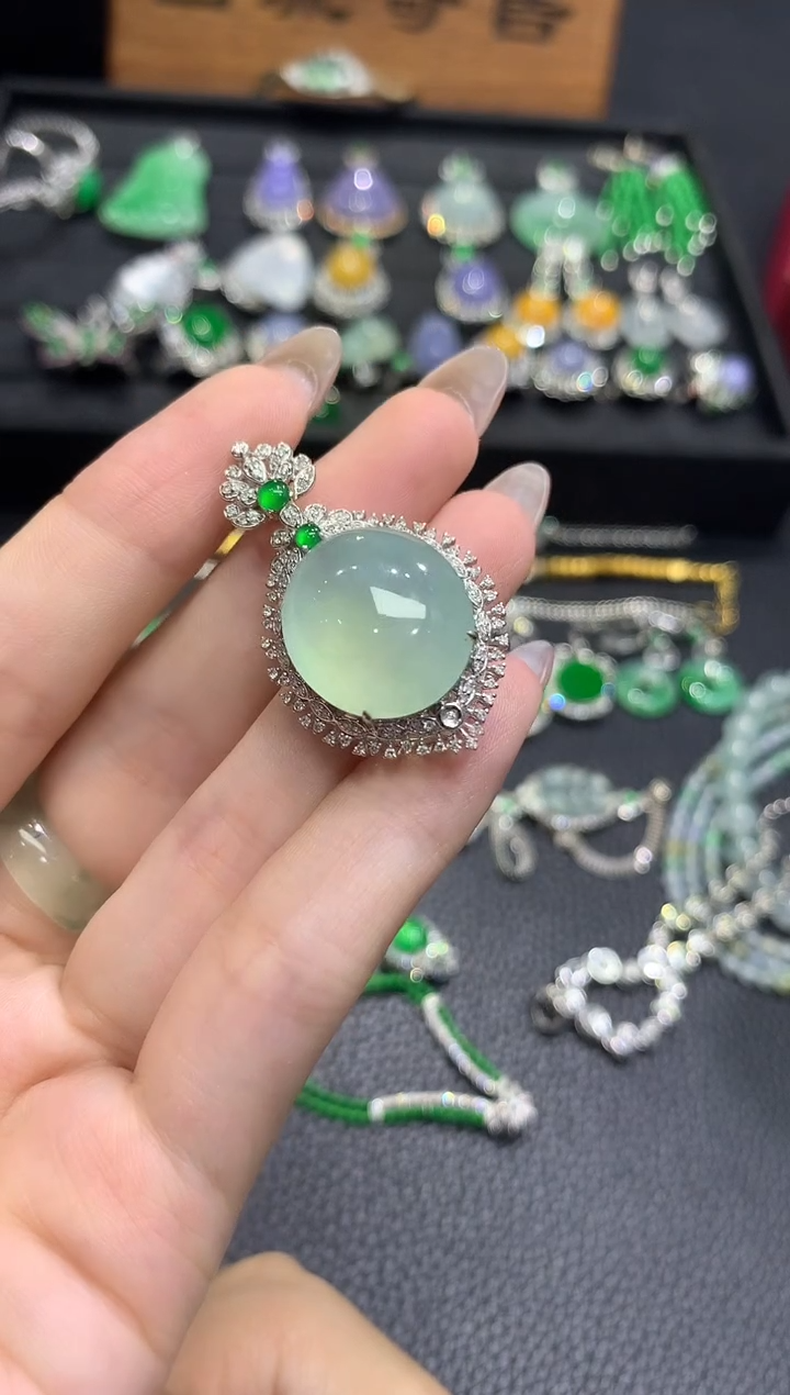 吊坠(不含链)18K金镶嵌翡翠30