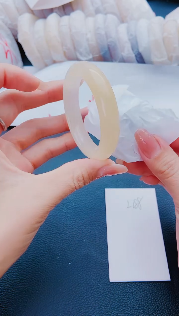 石英质玉手镯未镶嵌L188-51-52