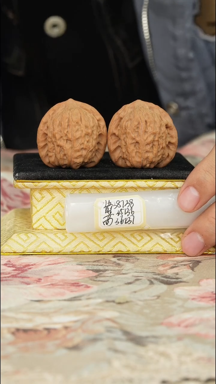 【闪购商品】文玩核桃把件非嫁接将军帽