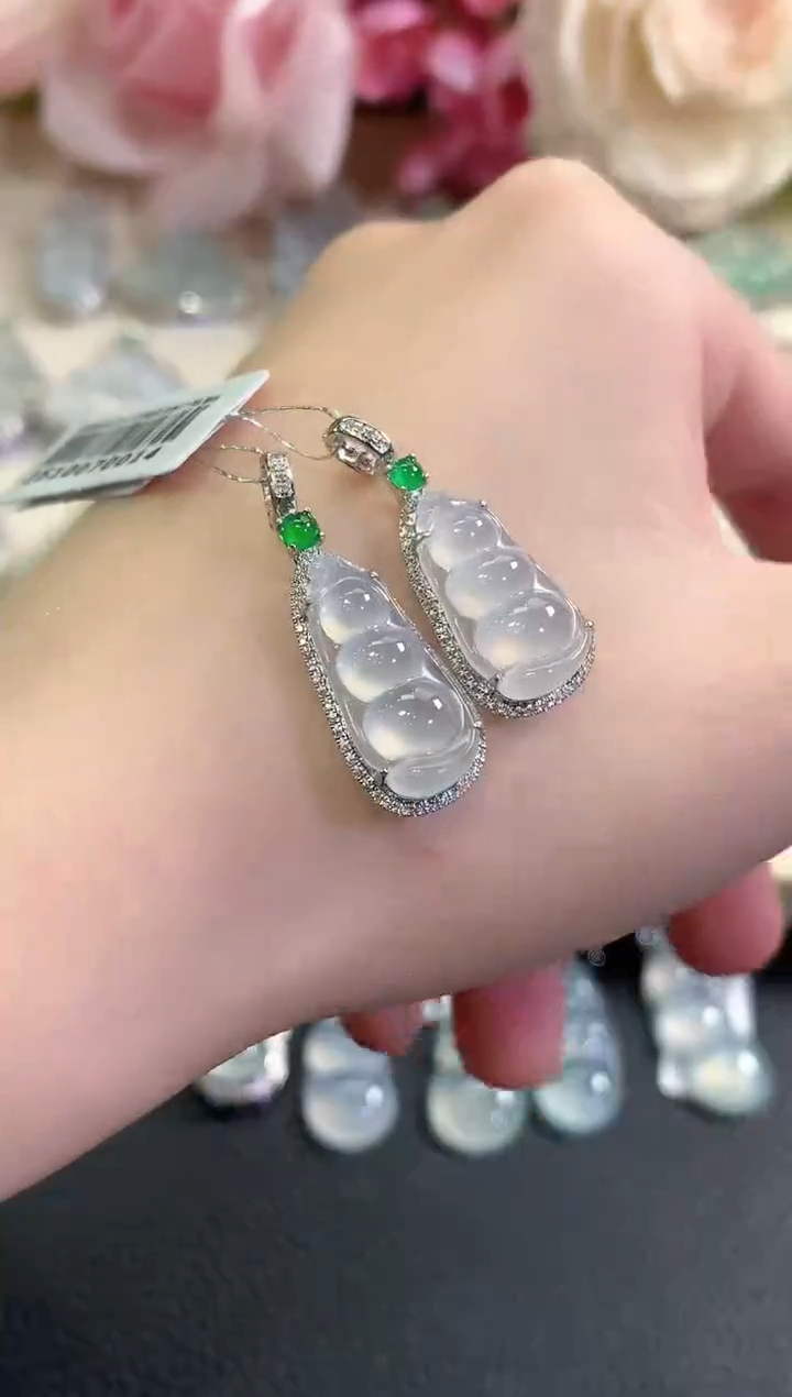 吊坠(不含链)18K金镶嵌翡翠冬日珠宝多样性发货一件Q31