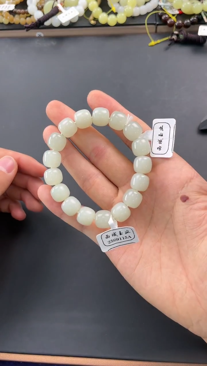 未镶嵌手串和田玉且末青白老型手串卡12微色差