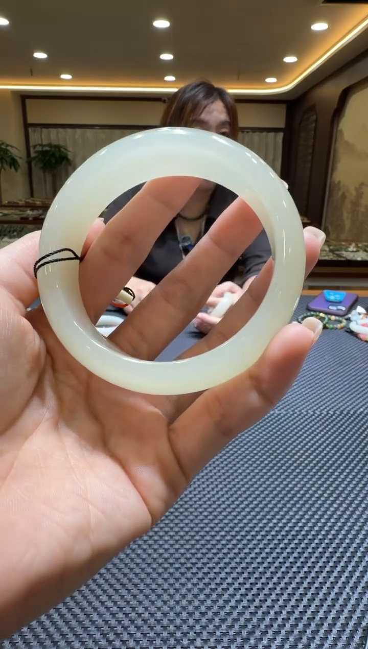 颈饰未镶嵌和田玉手镯61