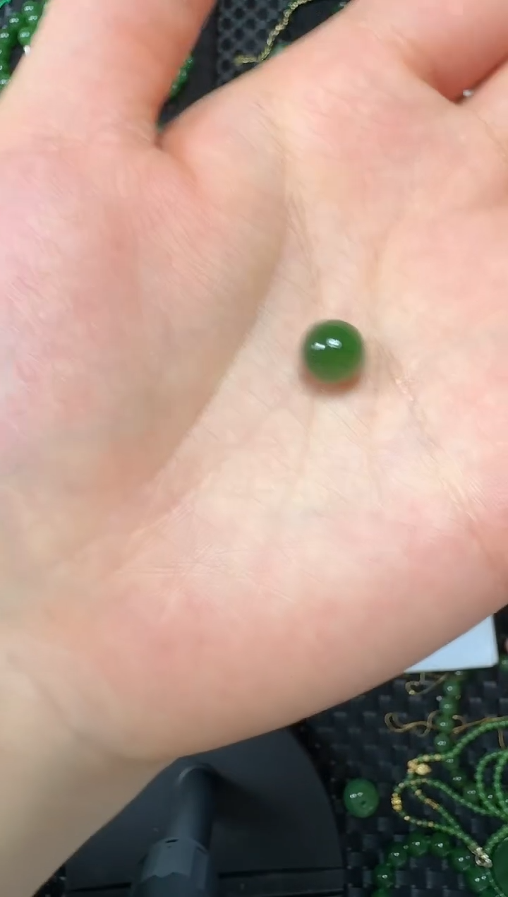 和田玉（碧玉）未镶嵌颈饰珠子