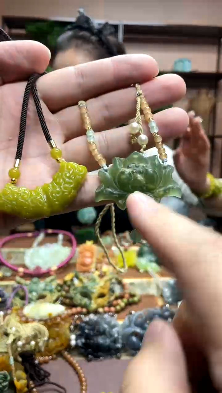 未镶嵌岫玉吊坠·
