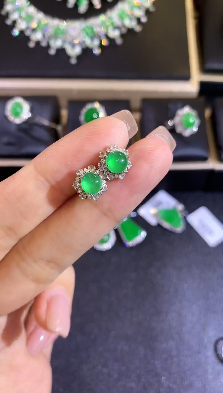 【闪购商品】翡翠耳饰18K金镶嵌A70         