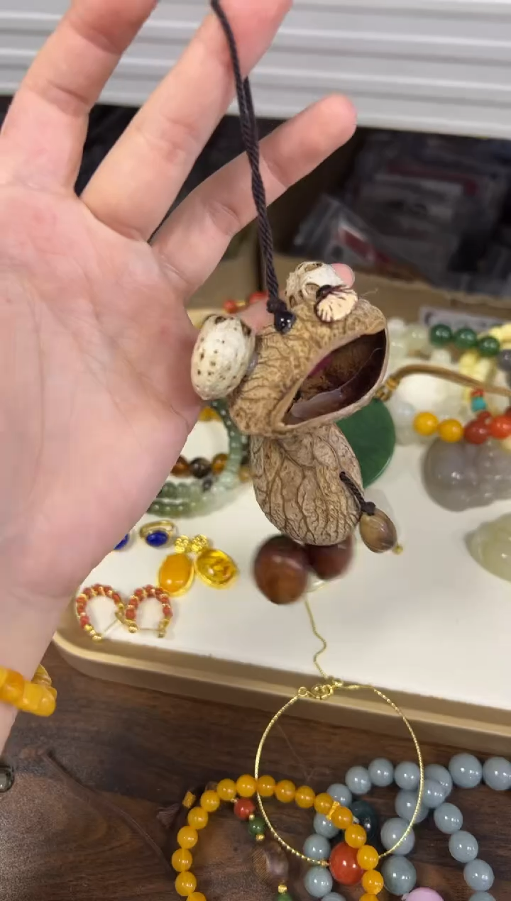 吊坠菩提根/象牙果种子呱呱来米编制款挂件[05]