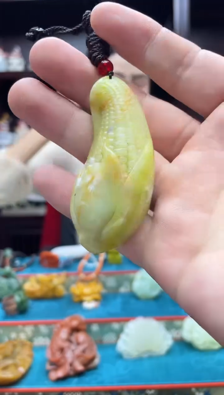 未镶嵌岫玉吊坠·