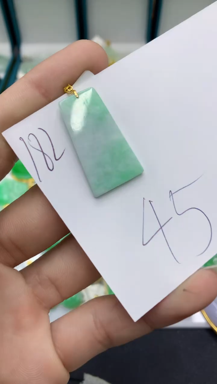 【闪购商品】翡翠颈饰18K金镶嵌翡翠