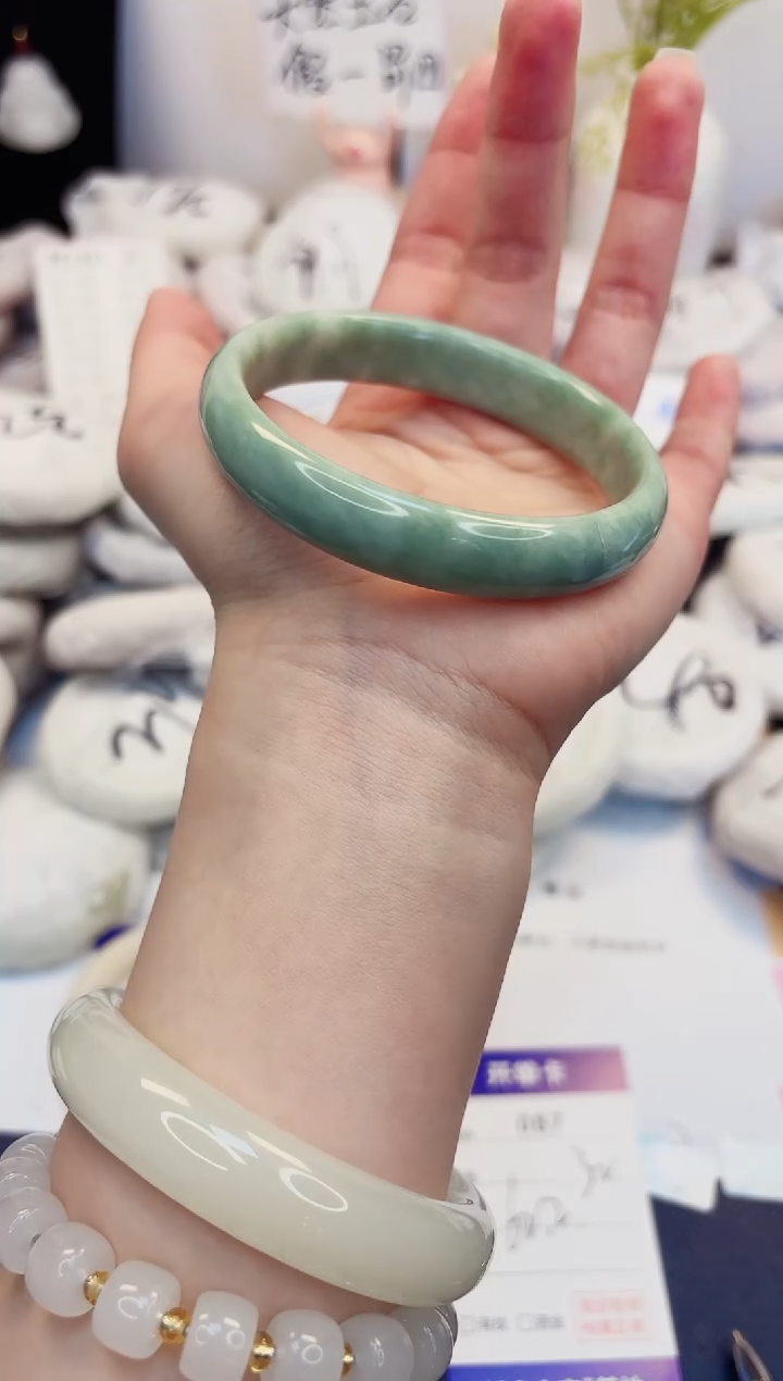 【闪购商品】石英质玉手镯未镶嵌87-翠玉-圈口62