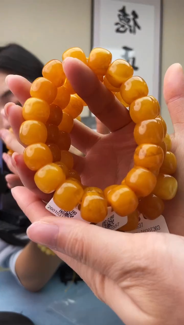 琥珀未镶嵌珠宝奇石T030 15微瑕假一罚十，多样性发一件