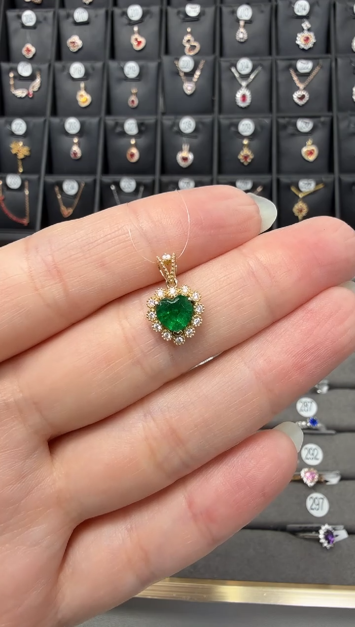 吊坠(不含链)18K金镶嵌祖母绿主石0.73ct