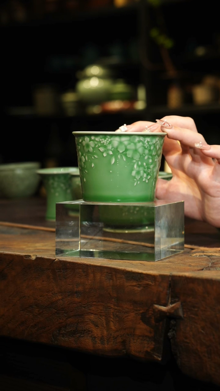 【闪购商品】瓷片李斌 梅子青繁花猪口杯