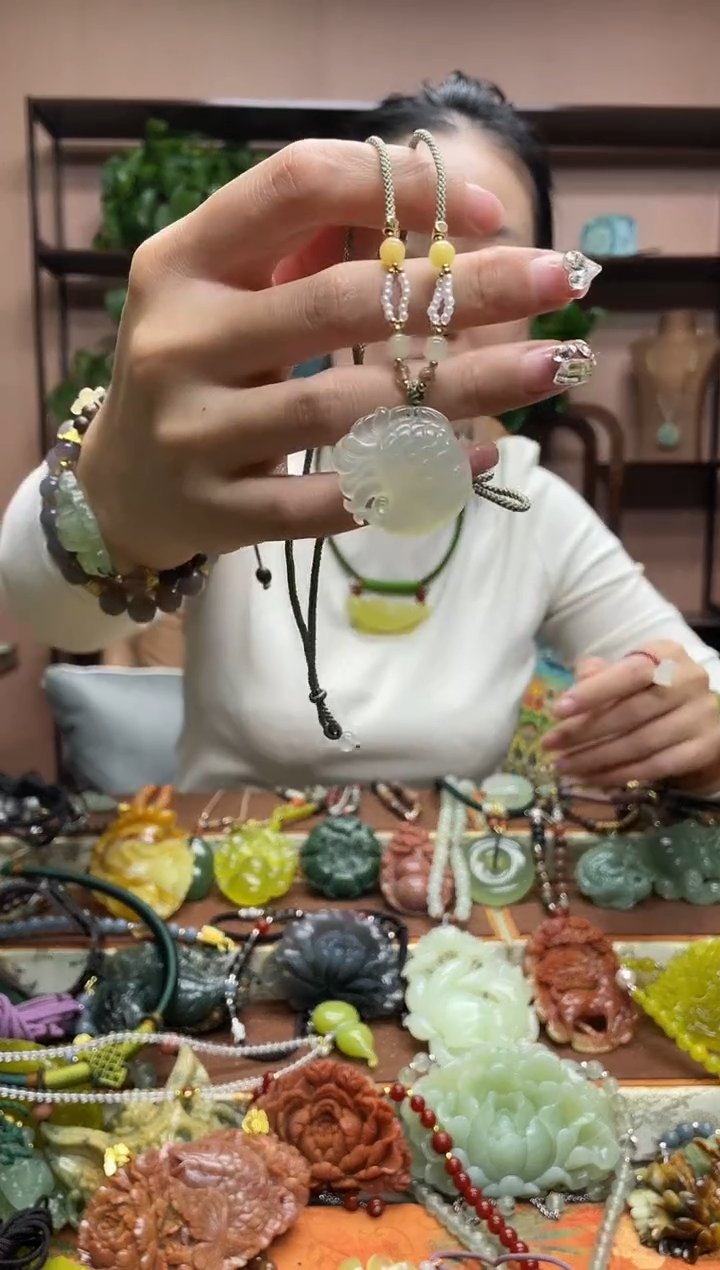 未镶嵌岫玉吊坠·