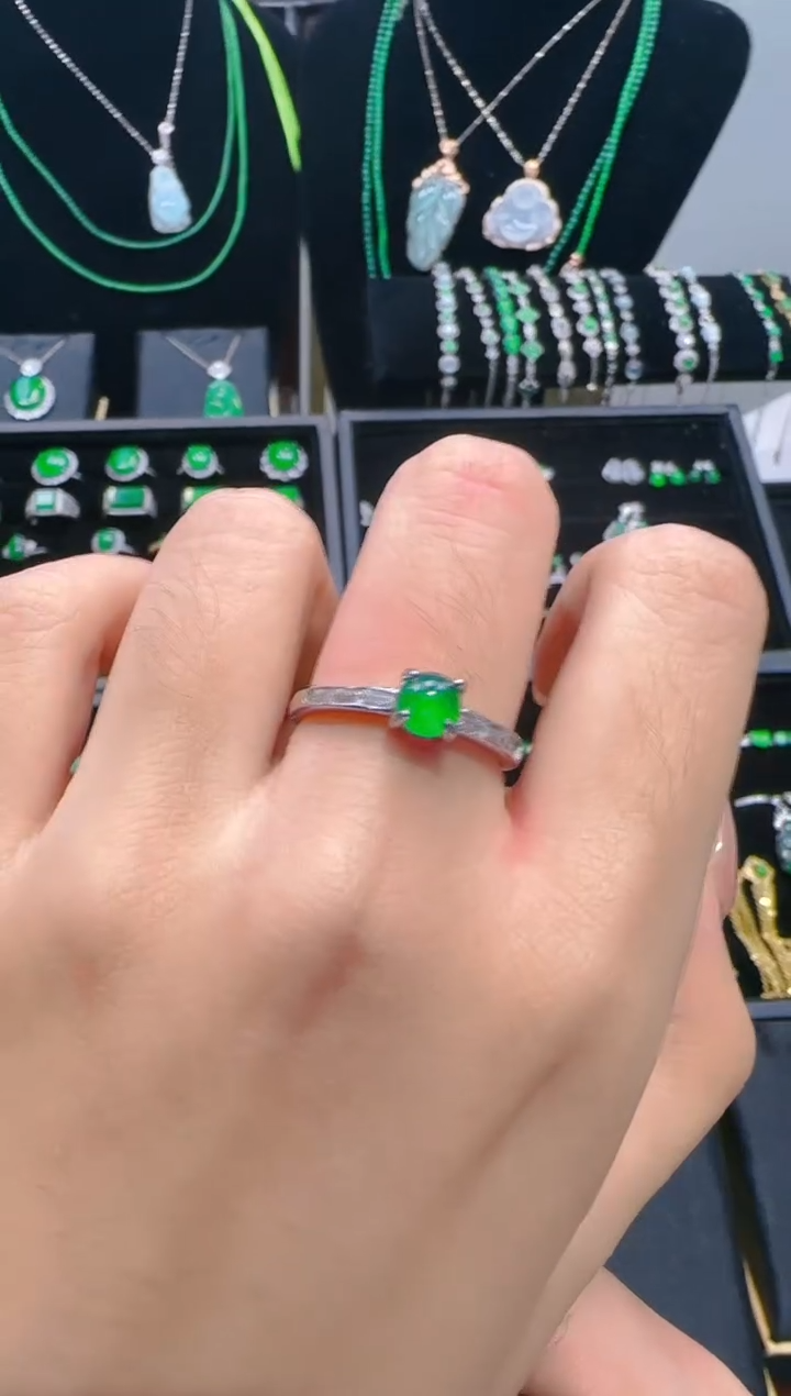 颈饰银S925镶嵌翡翠蛋面戒指