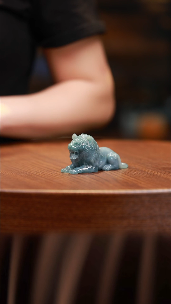 翡翠摆件未镶嵌狮子