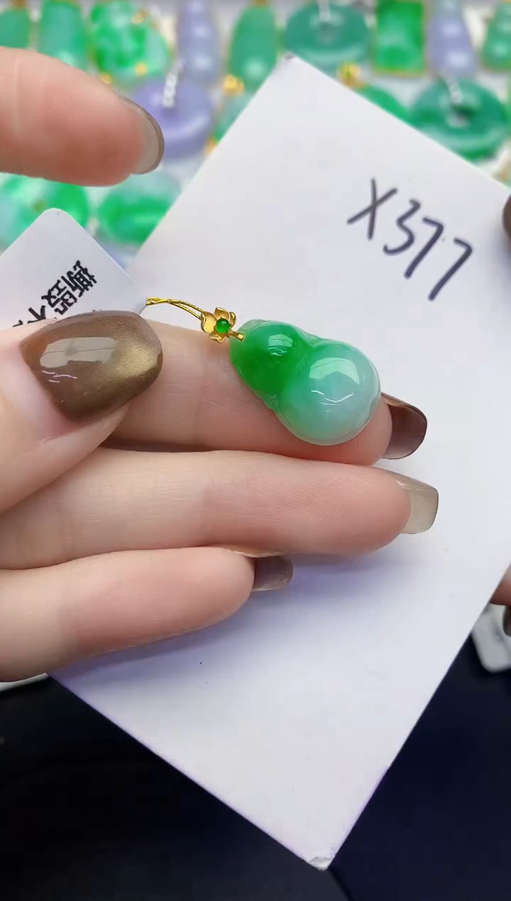 颈饰18K金镶嵌翡翠缅甸天然翡翠A货