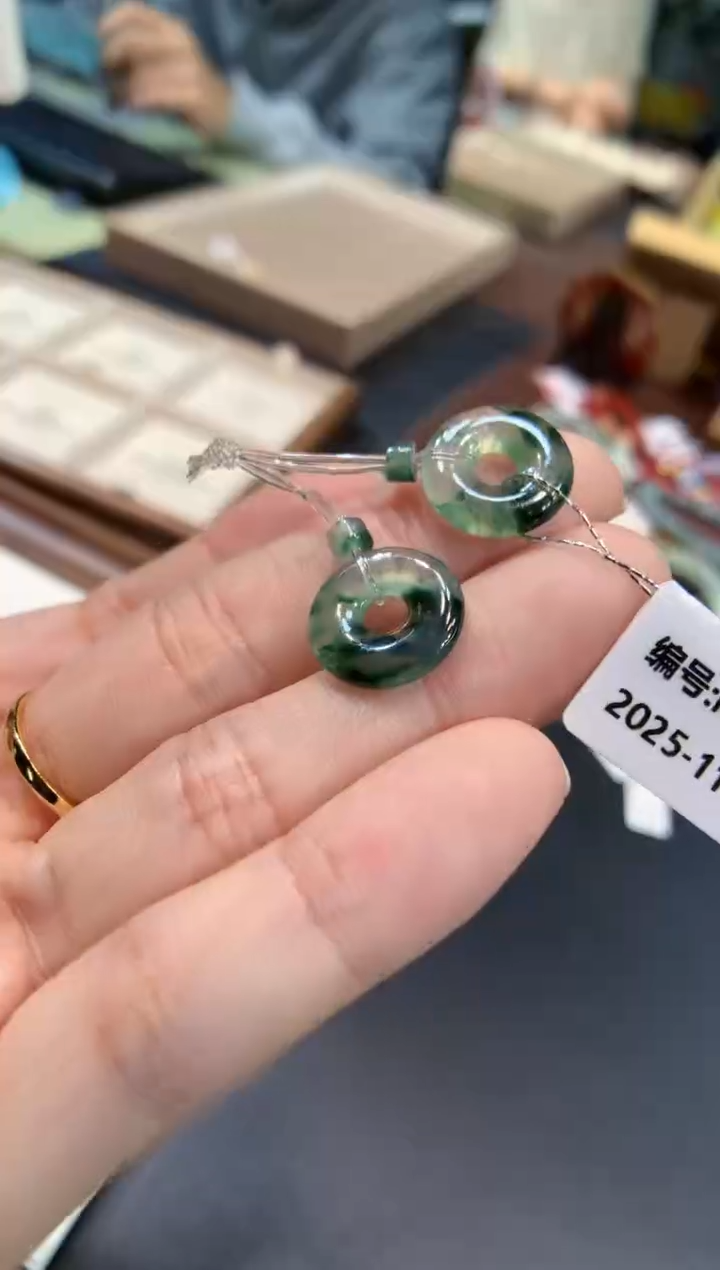 颈饰未镶嵌翡翠甜甜圈 一对