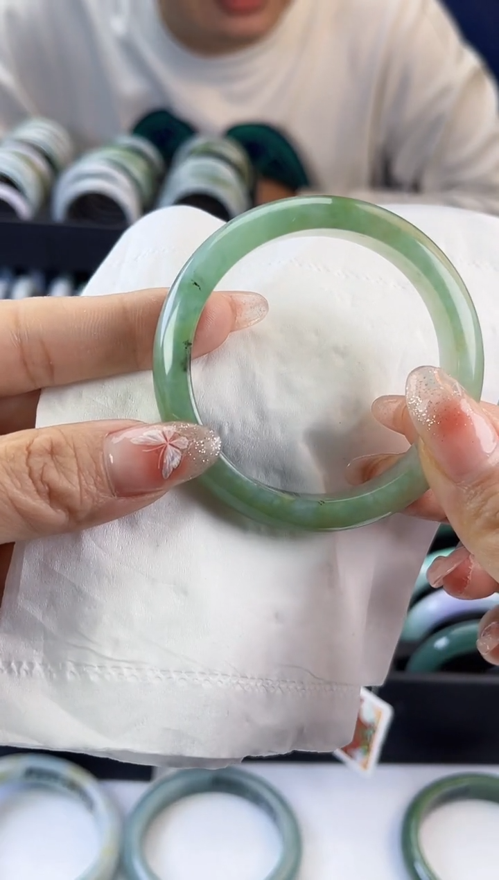 【闪购商品】翡翠手镯未镶嵌翡翠1