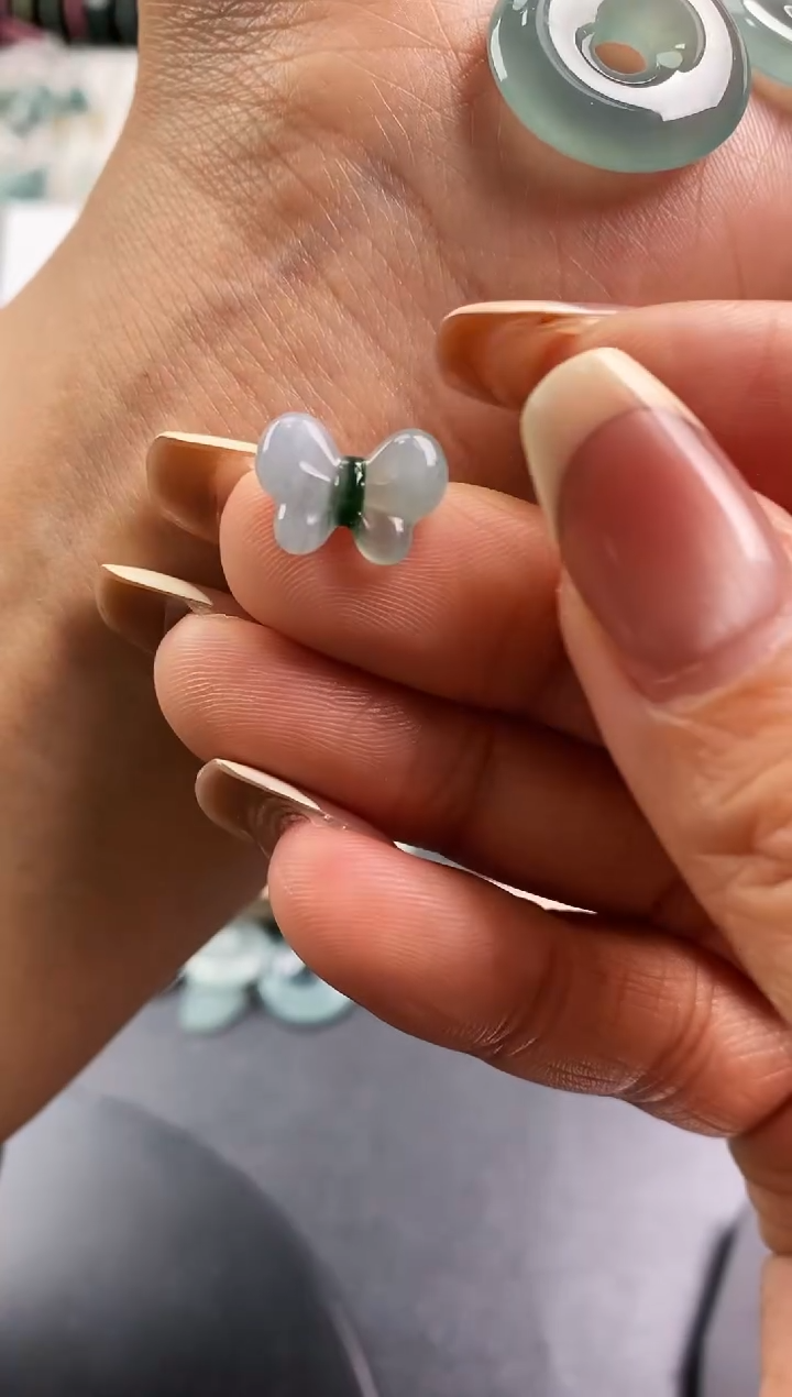 翡翠裸石蝴蝶结99一个