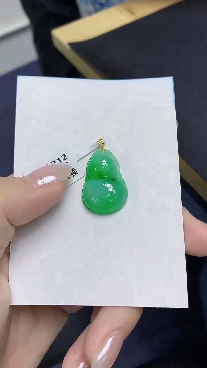 翡翠18K金镶嵌颈饰天然缅甸翡翠A货