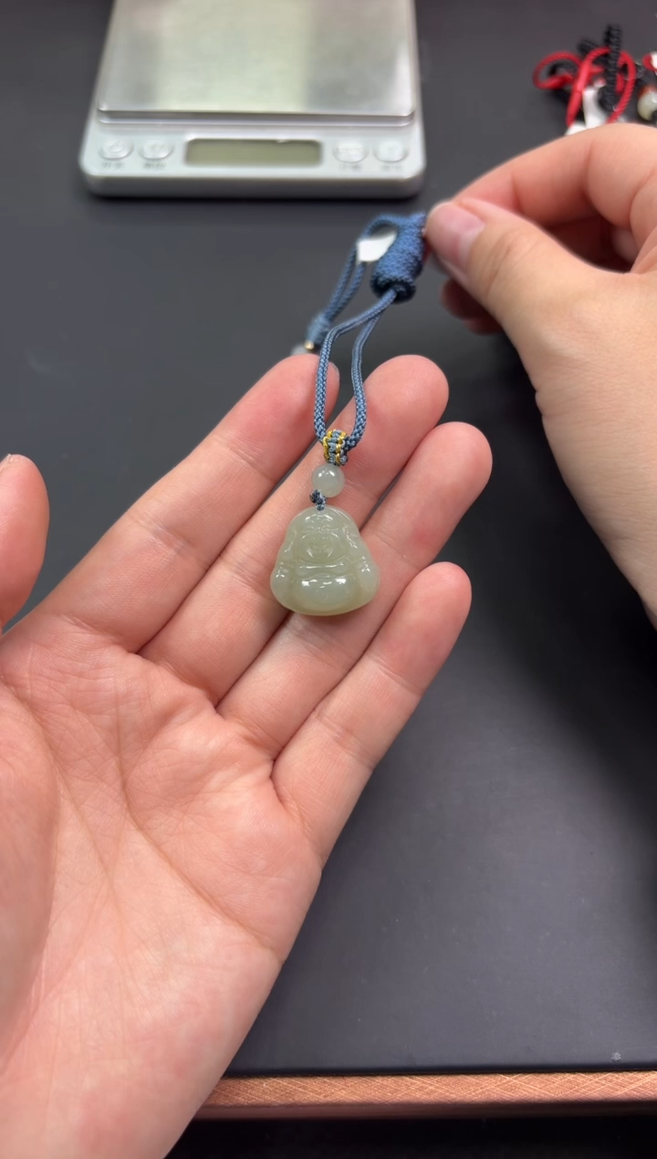 【闪购商品】和田玉吊坠(赠链)未镶嵌且末微色差近矿吊坠