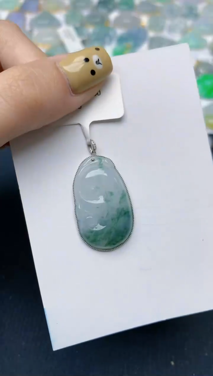 翡翠18K金镶嵌颈饰天然翡翠A货