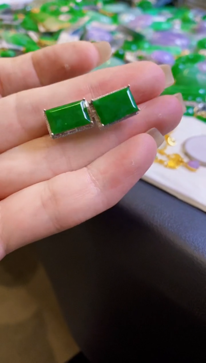 【闪购商品】定制翡翠18K金镶嵌耳饰