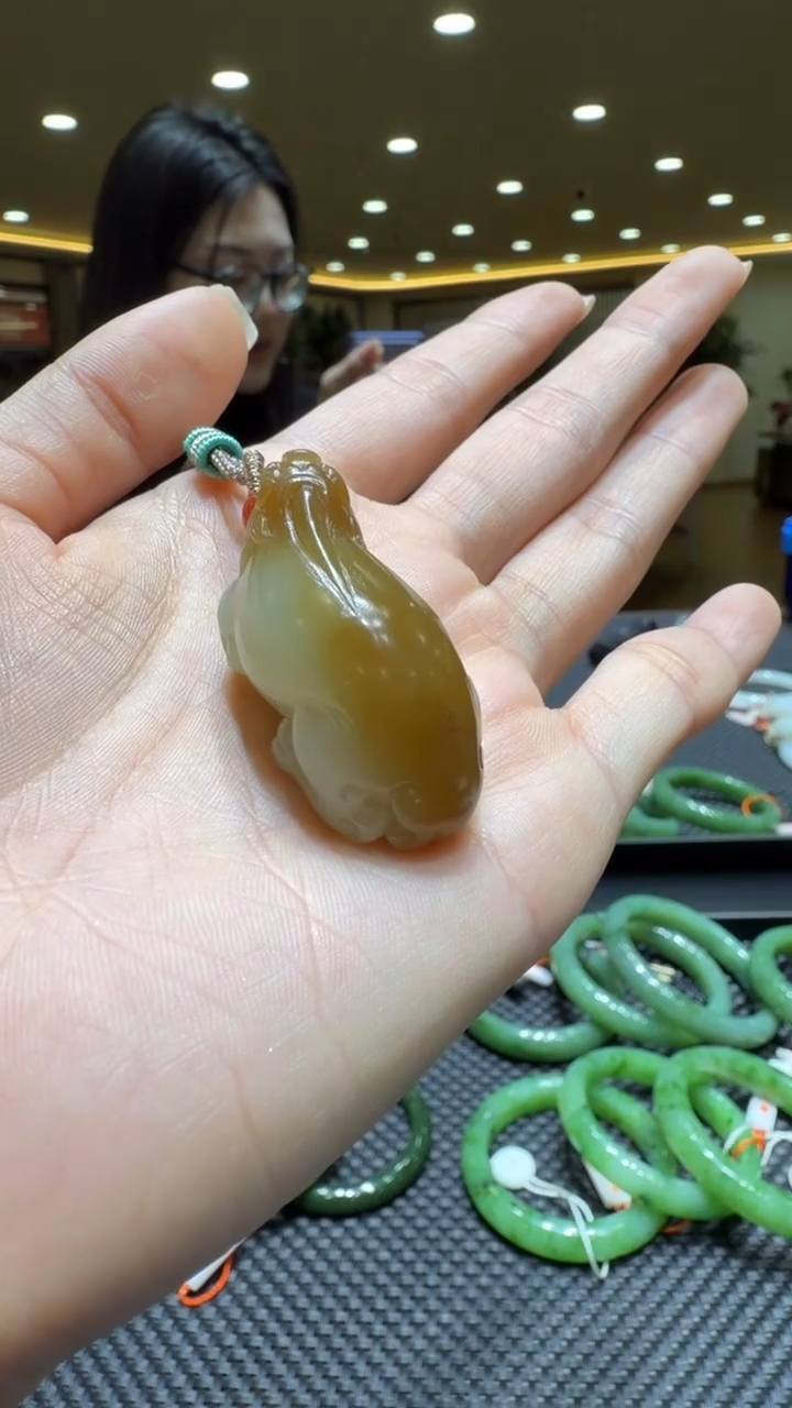 颈饰未镶嵌和田玉挂件