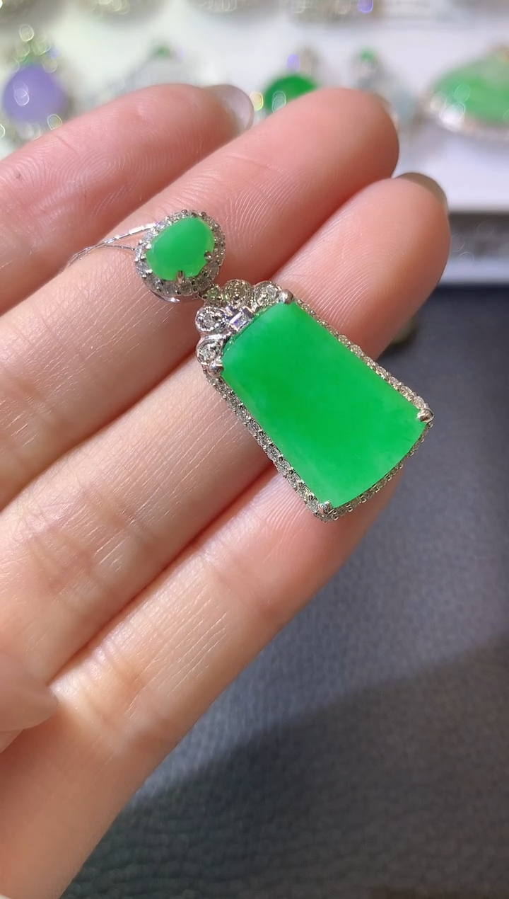 【闪购商品】翡翠吊坠(不含链)18K金镶嵌A82翡翠多样性发一件