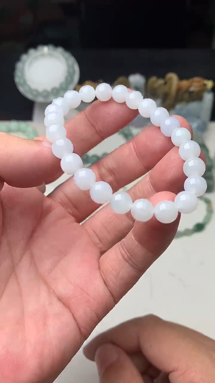 颈饰未镶嵌翡翠珠子