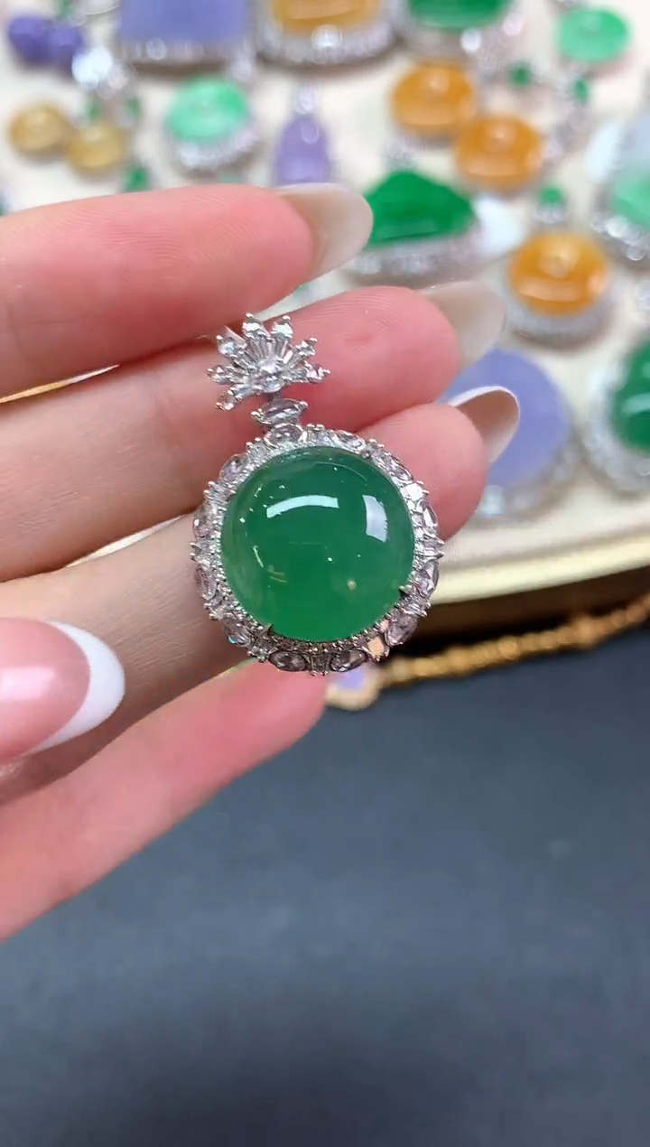 吊坠(不含链)18K金镶嵌翡翠吊坠(不含链)|38000